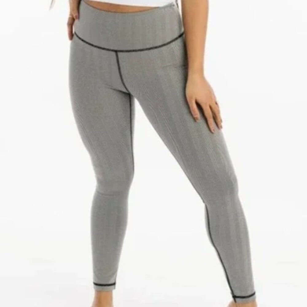 Zyia Active Black Herringbone Hi Rise 7/8 Leggings